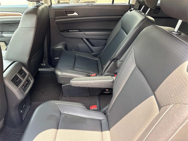 2021 Volkswagen Atlas 2.0T SE Technology Image 12 of 35