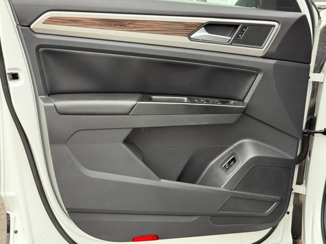 2021 Volkswagen Atlas 2.0T SE Technology Image 25 of 35