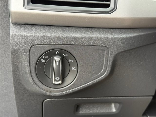 2021 Volkswagen Atlas 2.0T SE Technology Image 27 of 35
