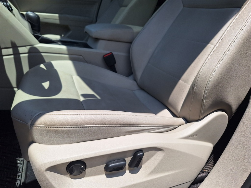2021 Volkswagen Atlas 2.0T SE Technology Image 17 of 28