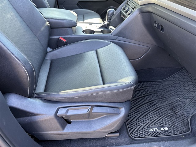 2021 Volkswagen Atlas 2.0T SE Technology Image 16 of 34