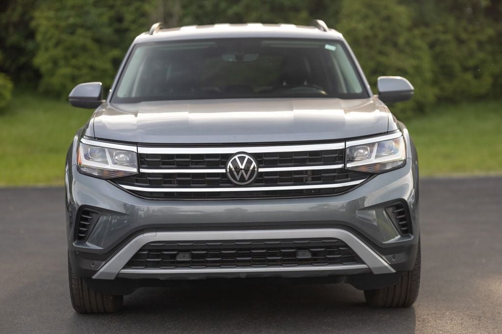 2021 Volkswagen Atlas 3.6L V6 SE Technology Image 2 of 37