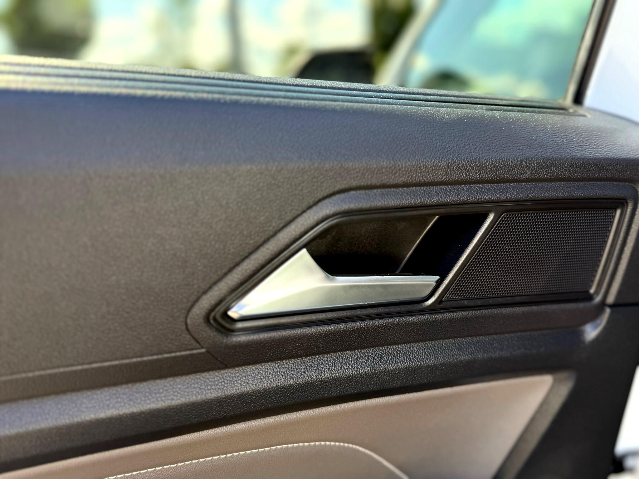 Vehicle image 23 of 43