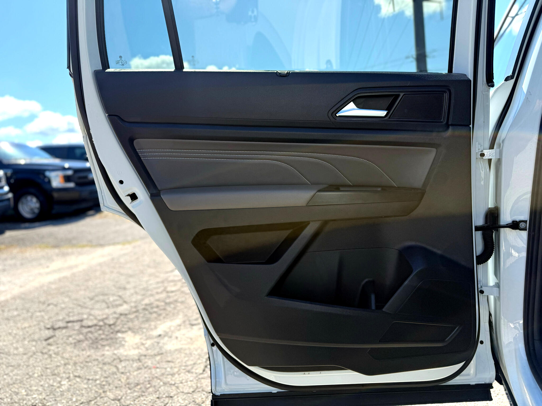 Vehicle image 26 of 43