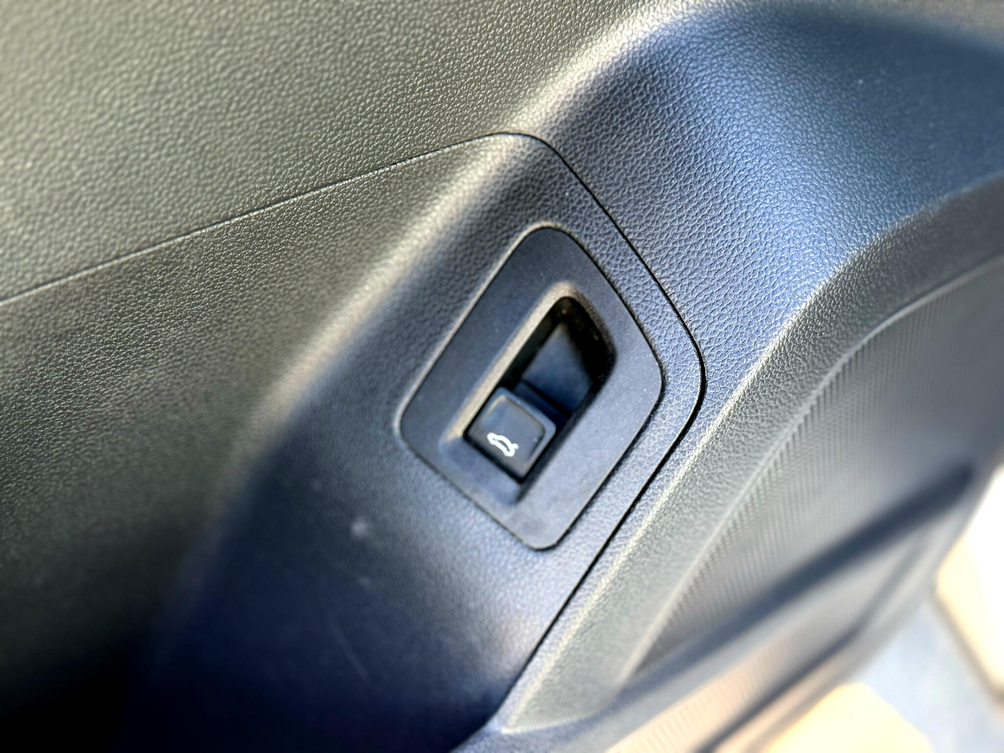 Vehicle image 31 of 43
