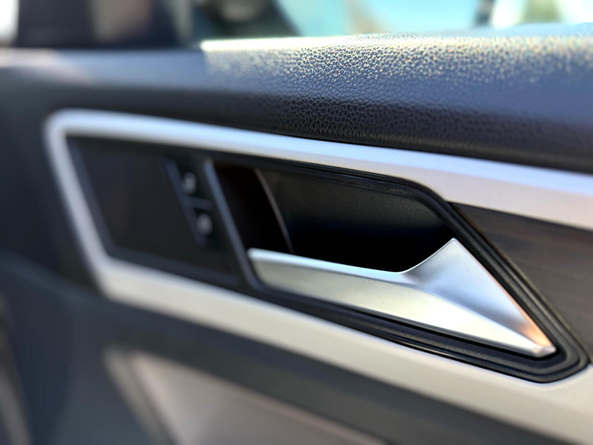 Vehicle image 29 of 43