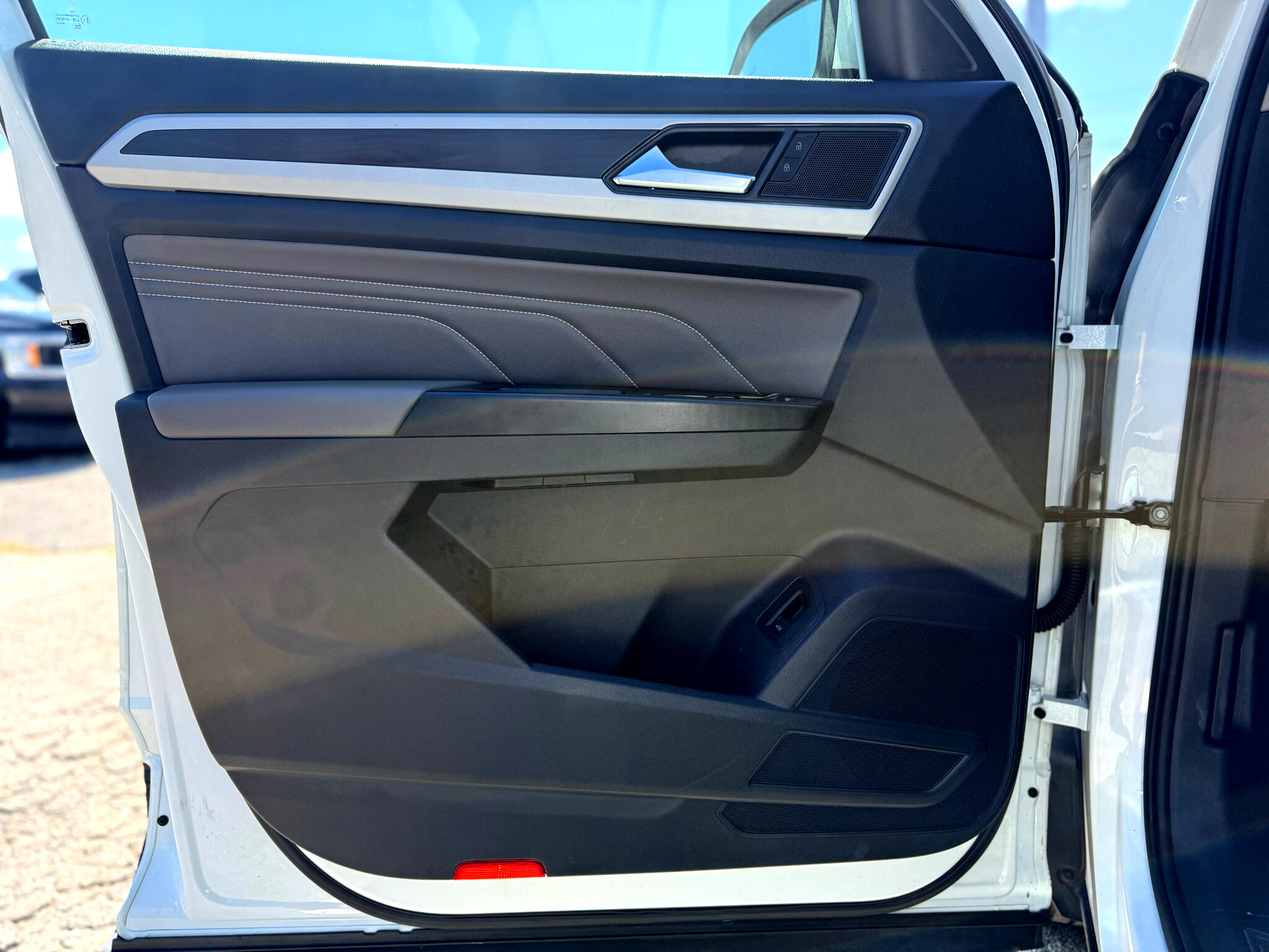Vehicle image 25 of 43