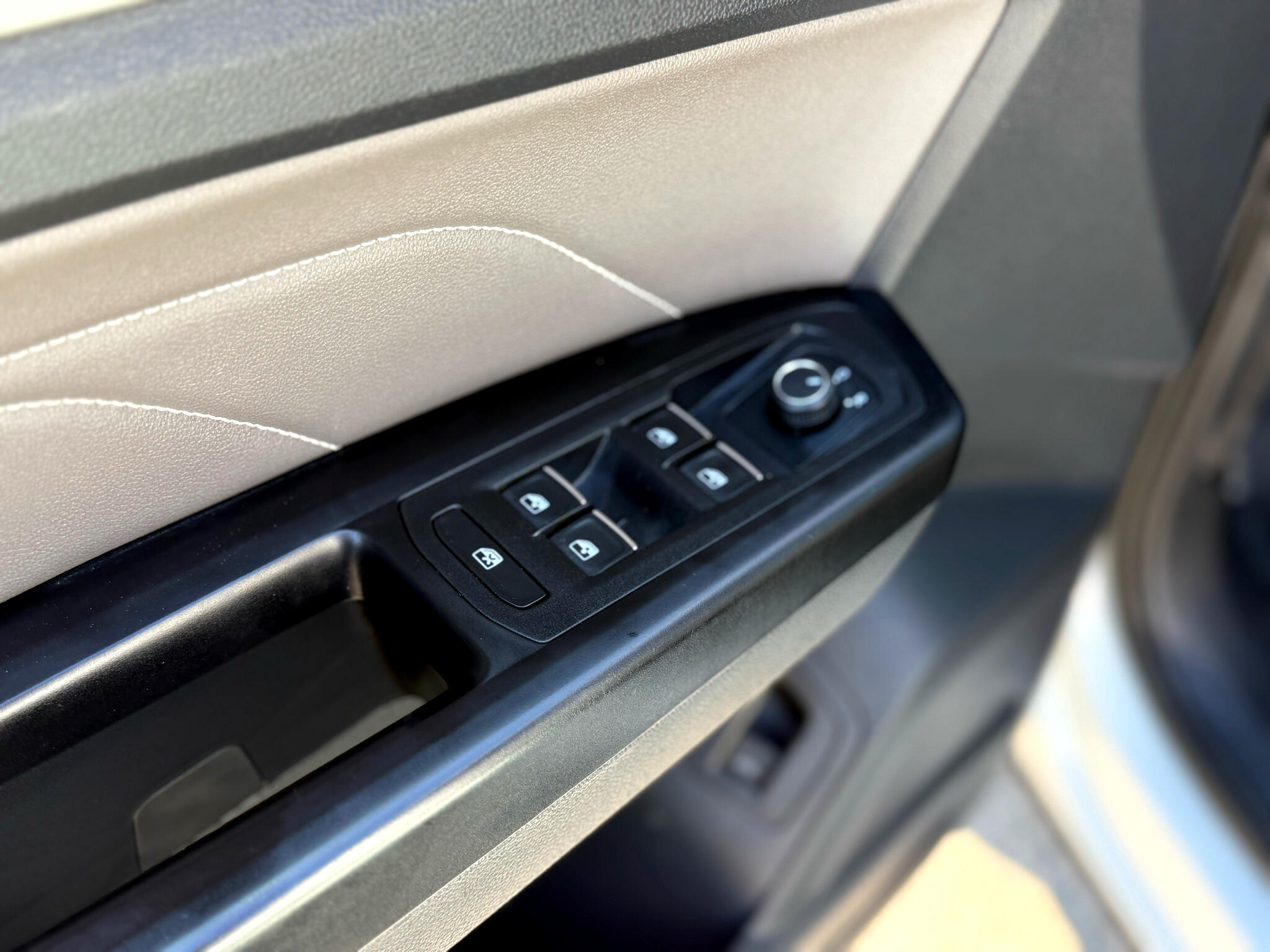 Vehicle image 41 of 43