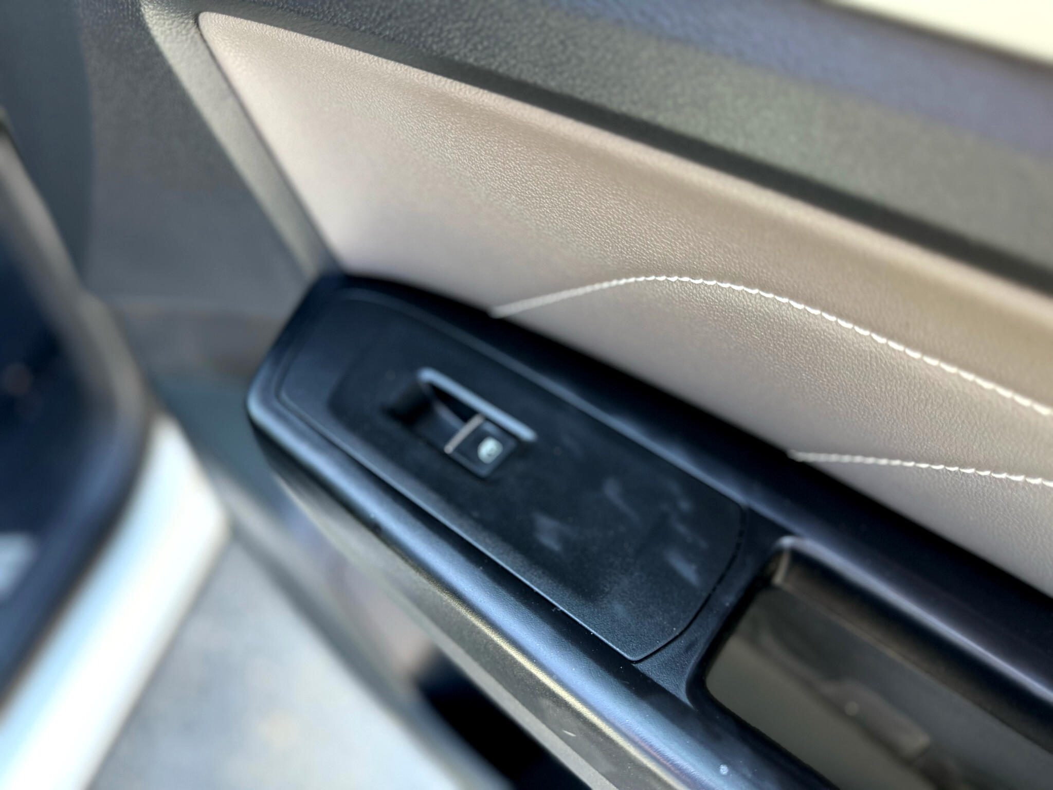 Vehicle image 37 of 43