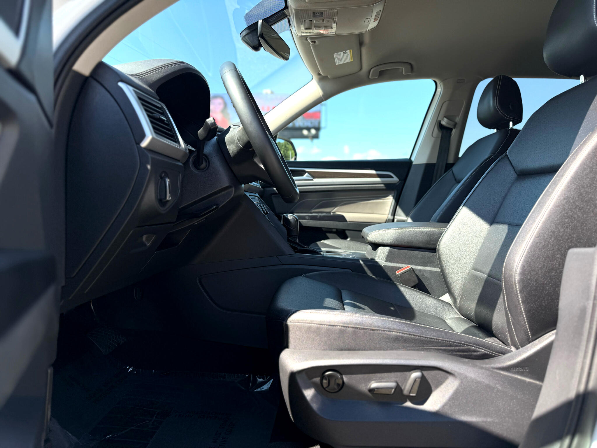 Vehicle image 16 of 43