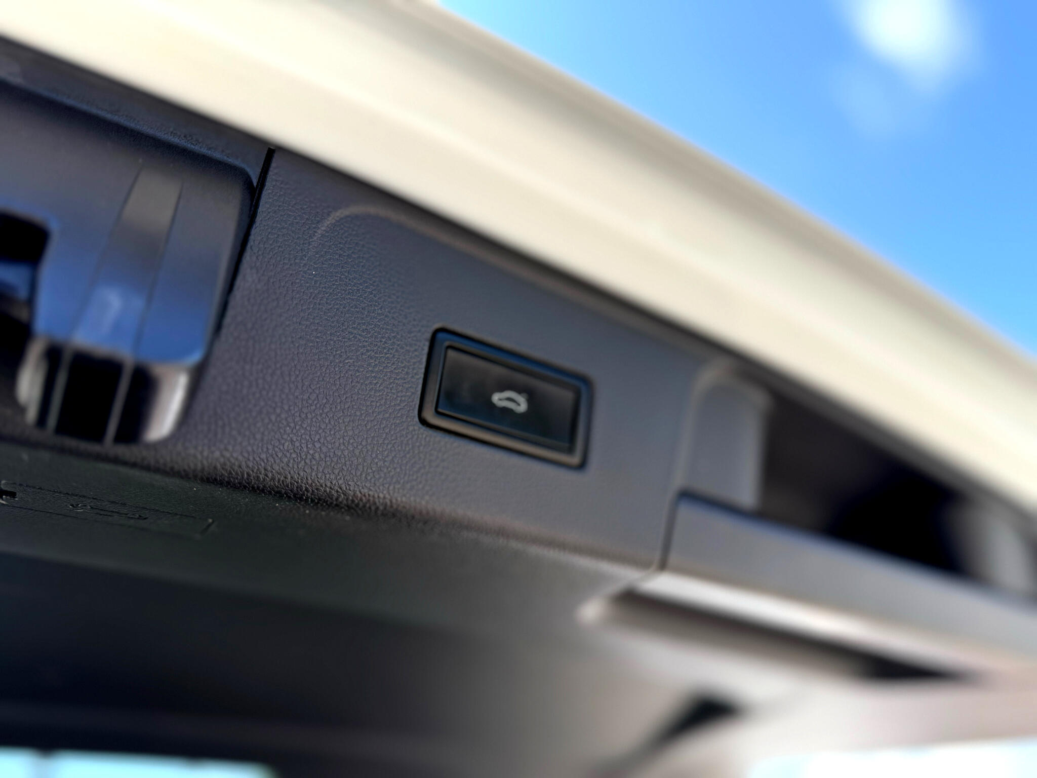 Vehicle image 40 of 43