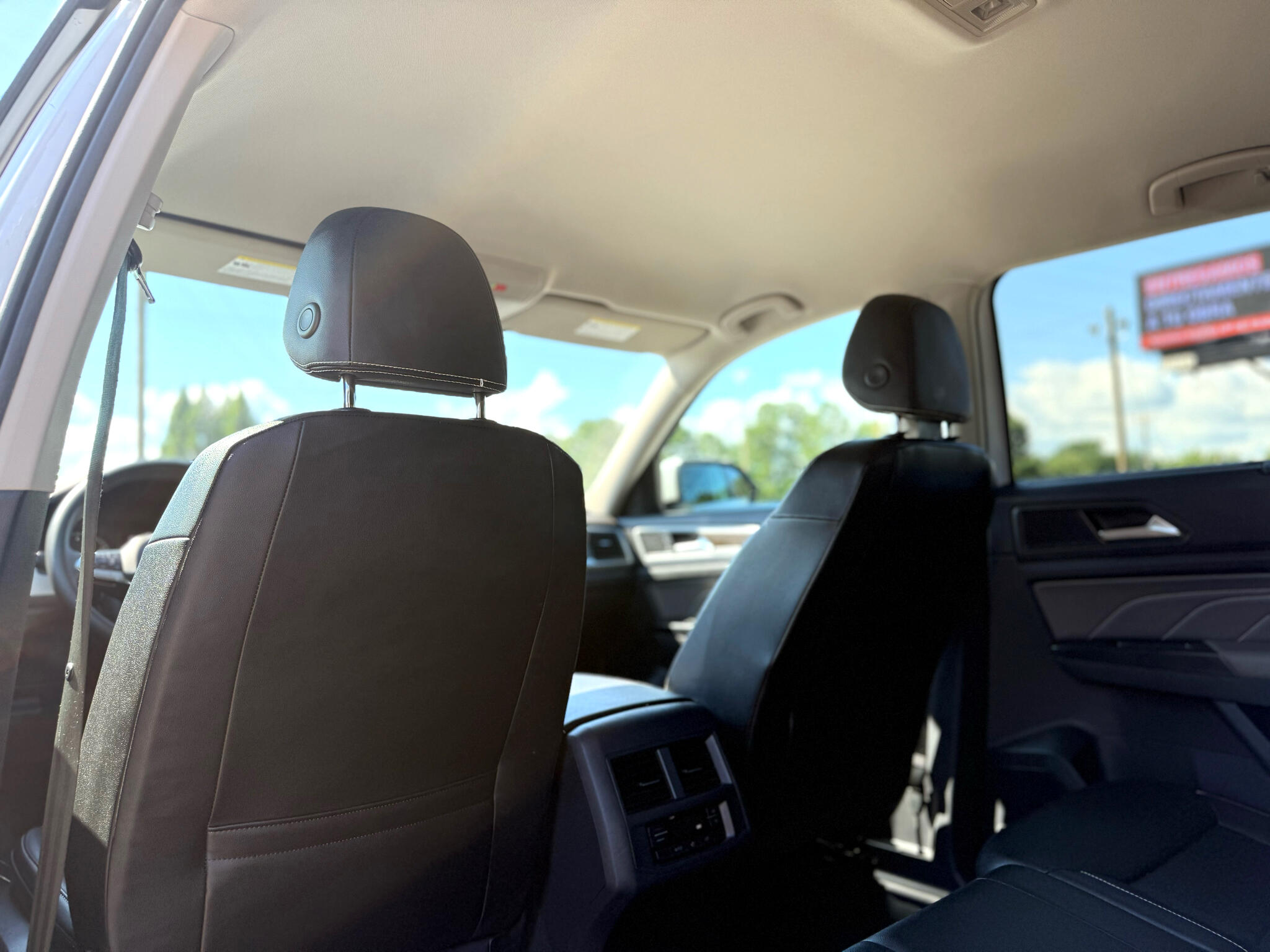 Vehicle image 17 of 43