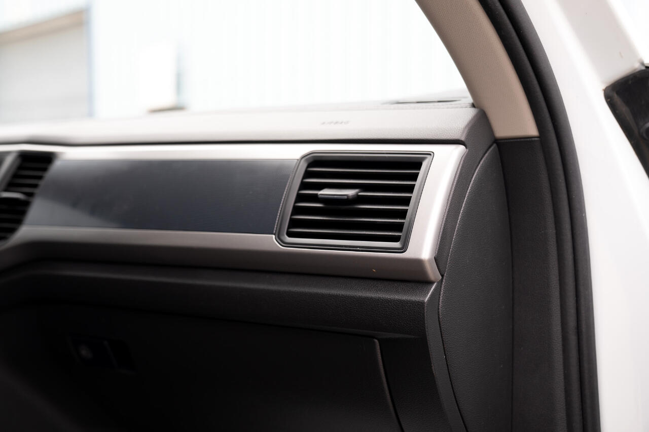 2021 Volkswagen Atlas 3.6L V6 SE Technology R-Line Image 34 of 51