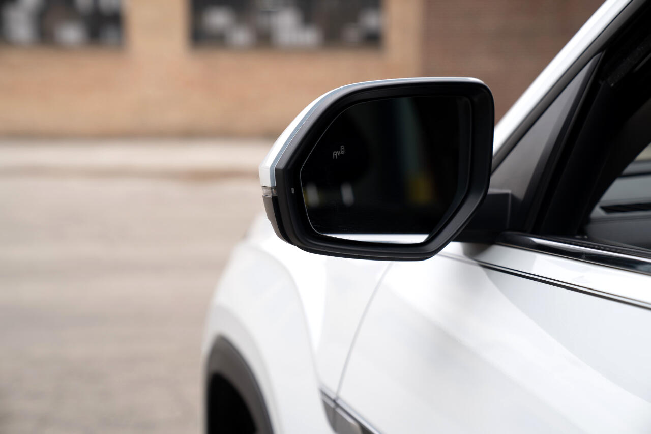 2021 Volkswagen Atlas 3.6L V6 SE Technology R-Line Image 15 of 51