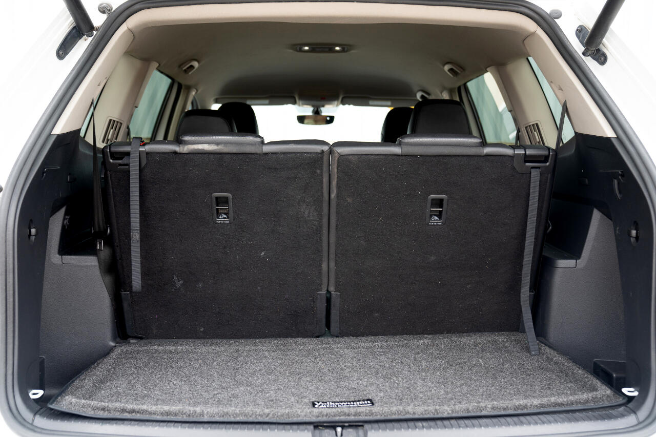 2021 Volkswagen Atlas 3.6L V6 SE Technology R-Line Image 19 of 51