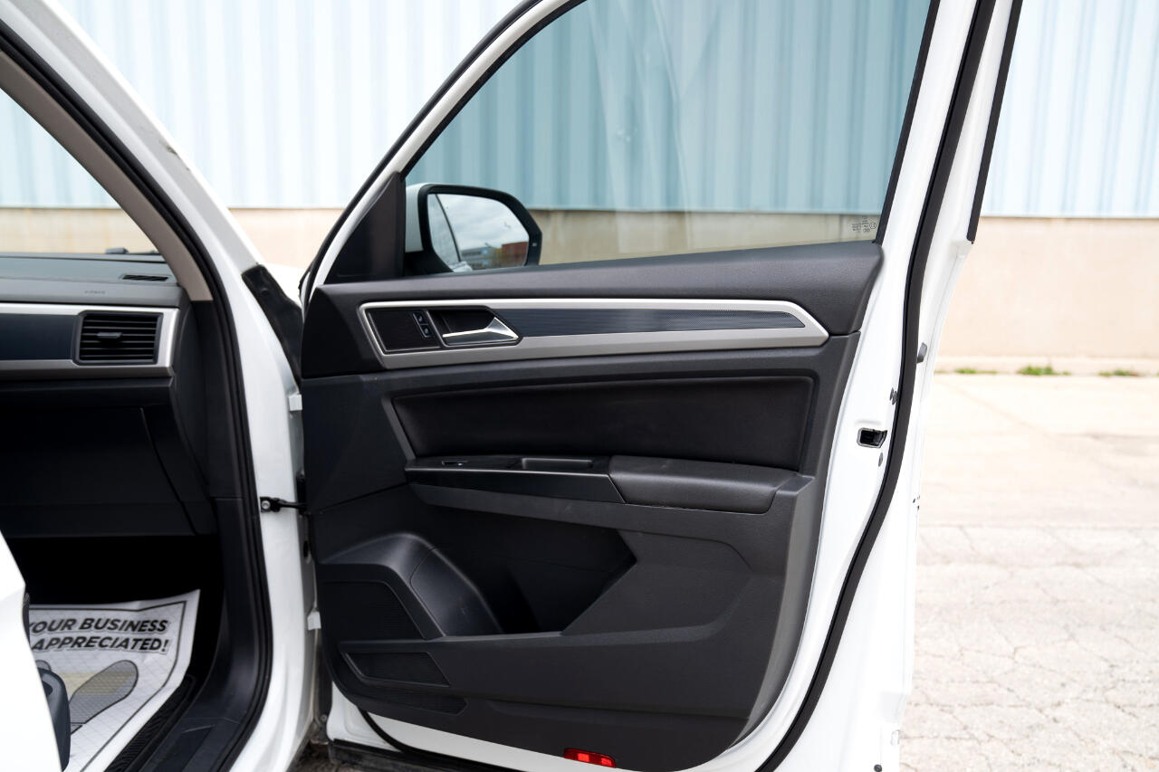 2021 Volkswagen Atlas 3.6L V6 SE Technology R-Line Image 32 of 51