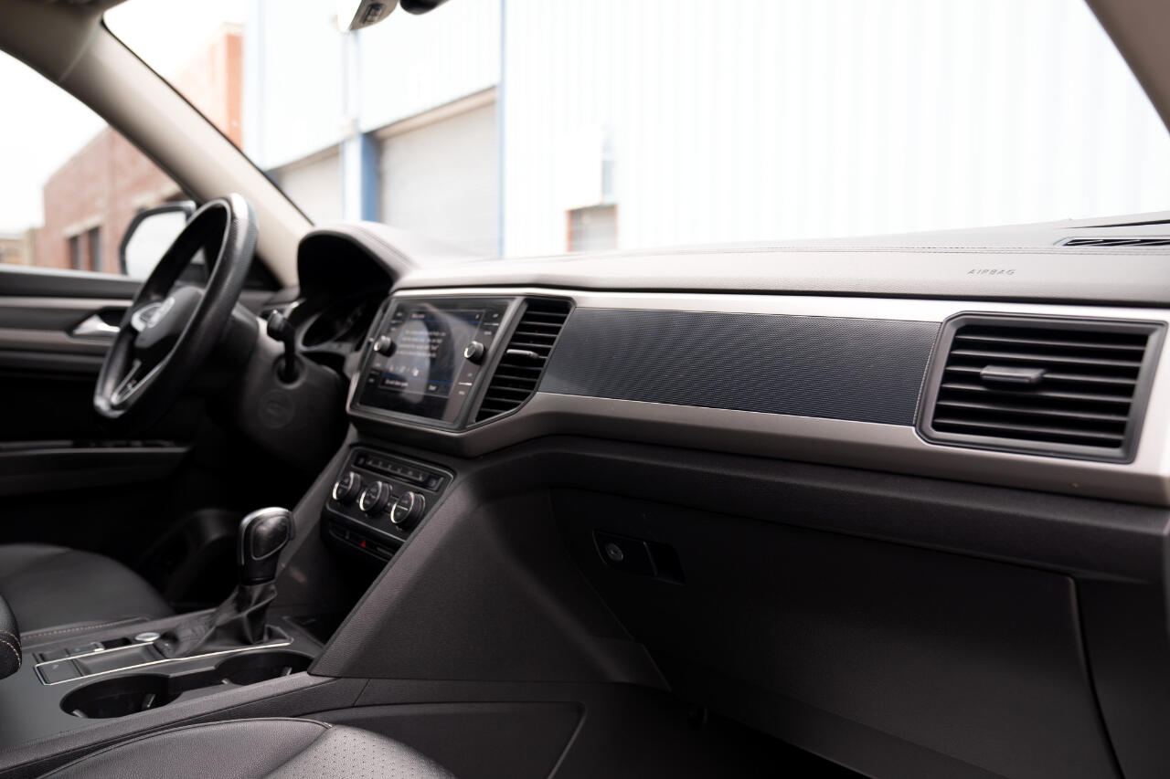 2021 Volkswagen Atlas 3.6L V6 SE Technology R-Line Image 33 of 51