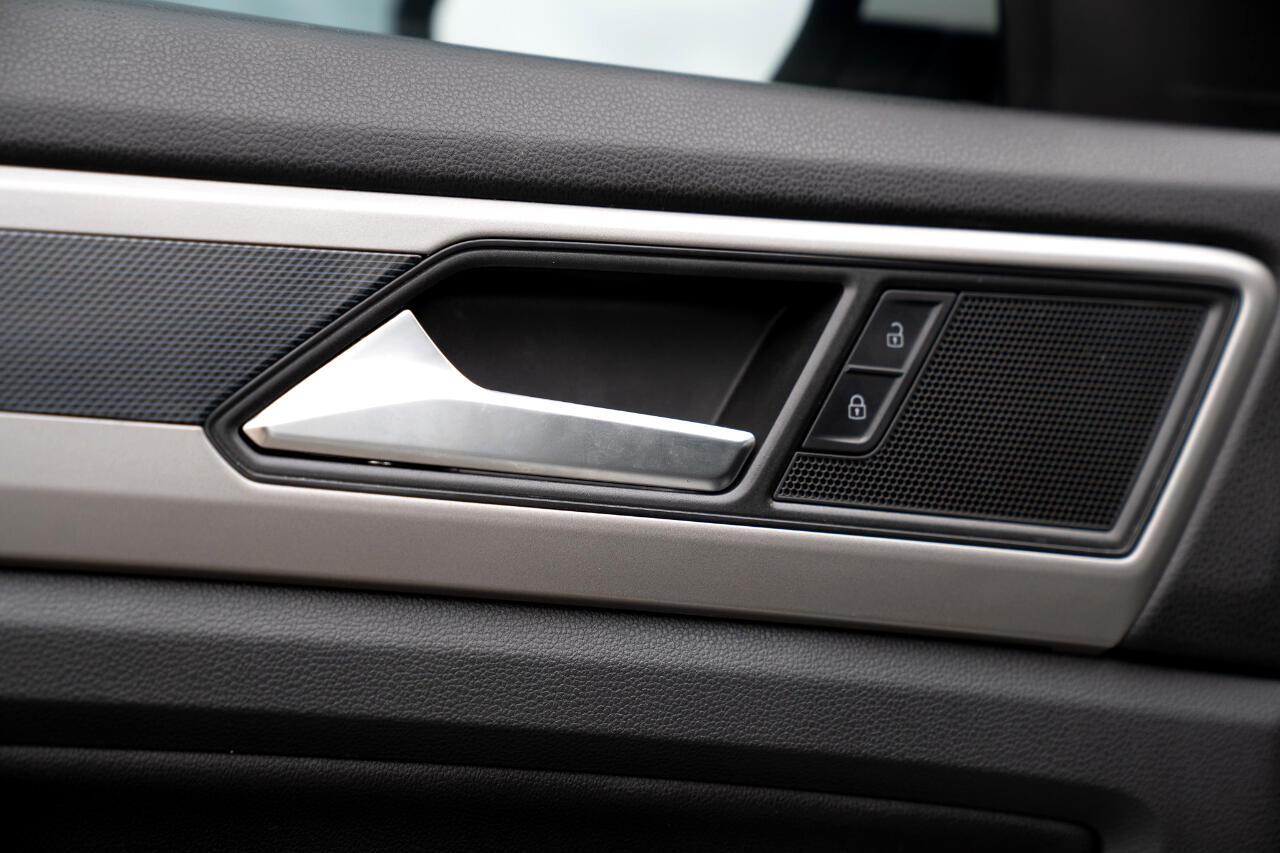2021 Volkswagen Atlas 3.6L V6 SE Technology R-Line Image 24 of 51
