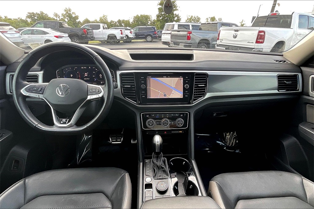 2021 Volkswagen Atlas 3.6L V6 SEL Premium R-Line Image 17 of 32