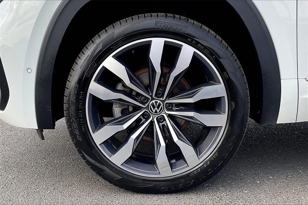 2021 Volkswagen Atlas 3.6L V6 SEL Premium R-Line Image 9 of 32