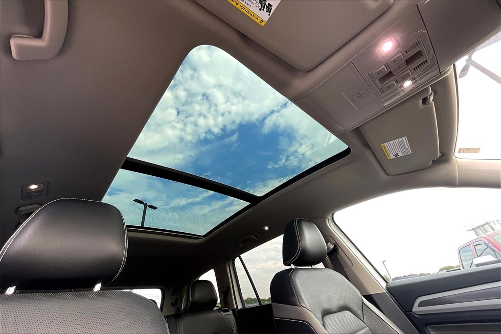 2021 Volkswagen Atlas 3.6L V6 SEL Premium R-Line Image 32 of 32
