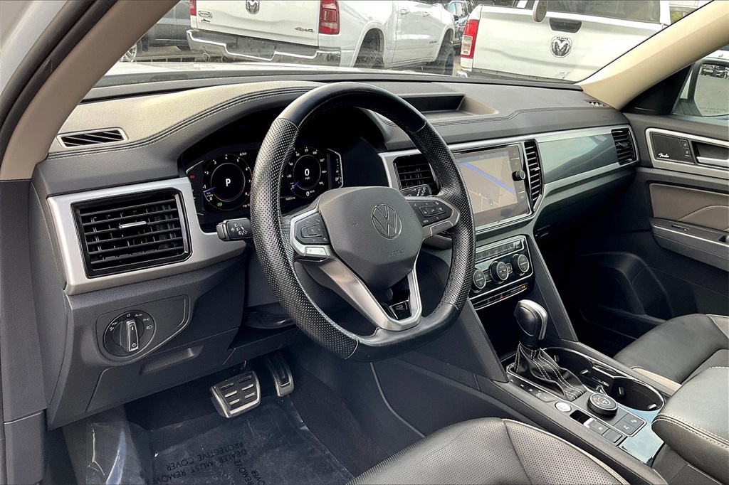 2021 Volkswagen Atlas 3.6L V6 SEL Premium R-Line Image 18 of 32