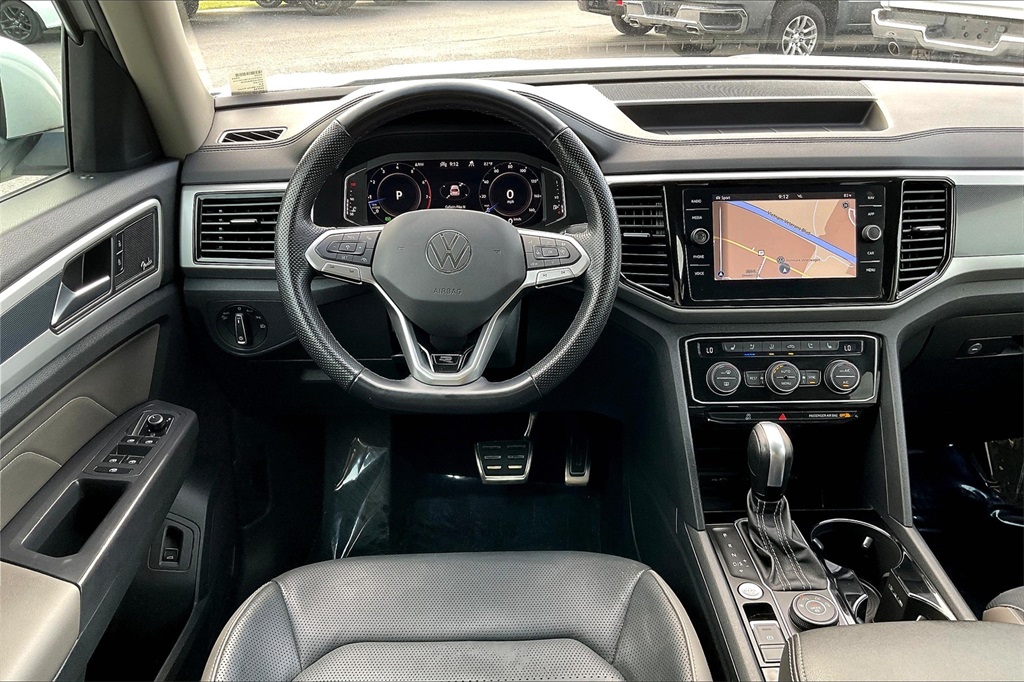 2021 Volkswagen Atlas 3.6L V6 SEL Premium R-Line Image 19 of 32