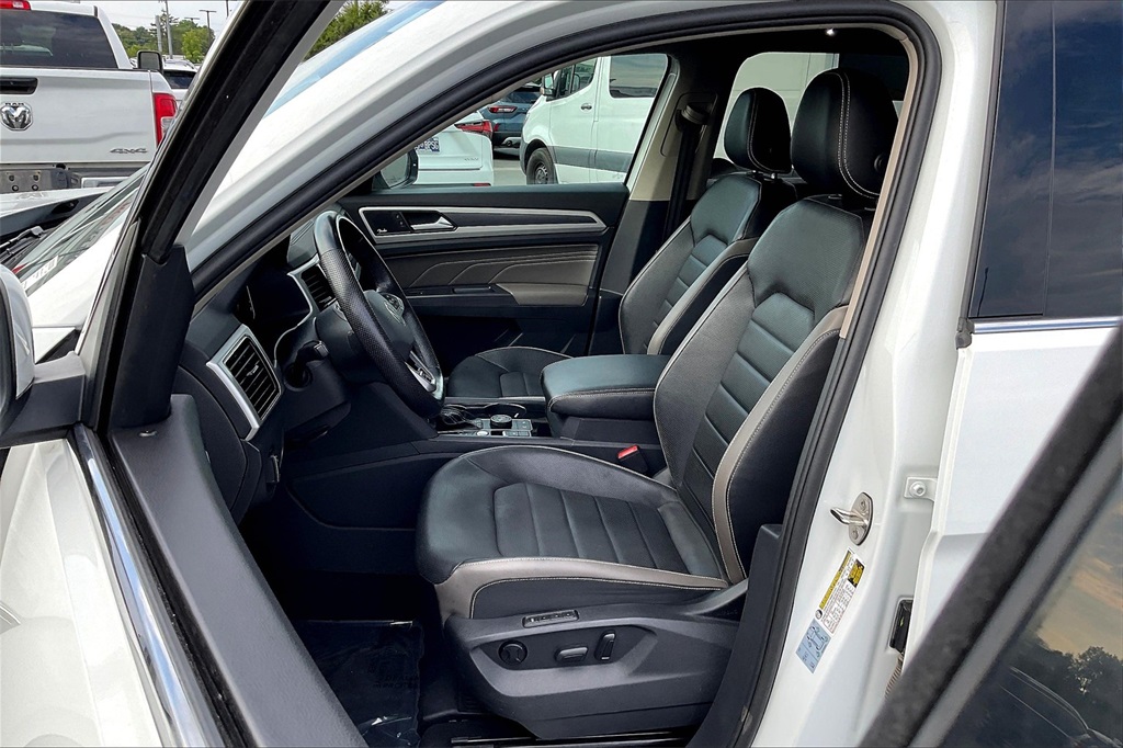 2021 Volkswagen Atlas 3.6L V6 SEL Premium R-Line Image 12 of 32
