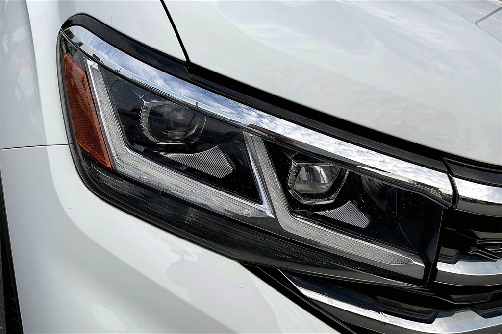 2021 Volkswagen Atlas 3.6L V6 SEL Premium R-Line Image 26 of 32