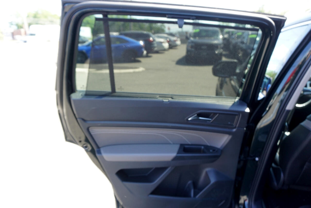 Vehicle image 25 of 29