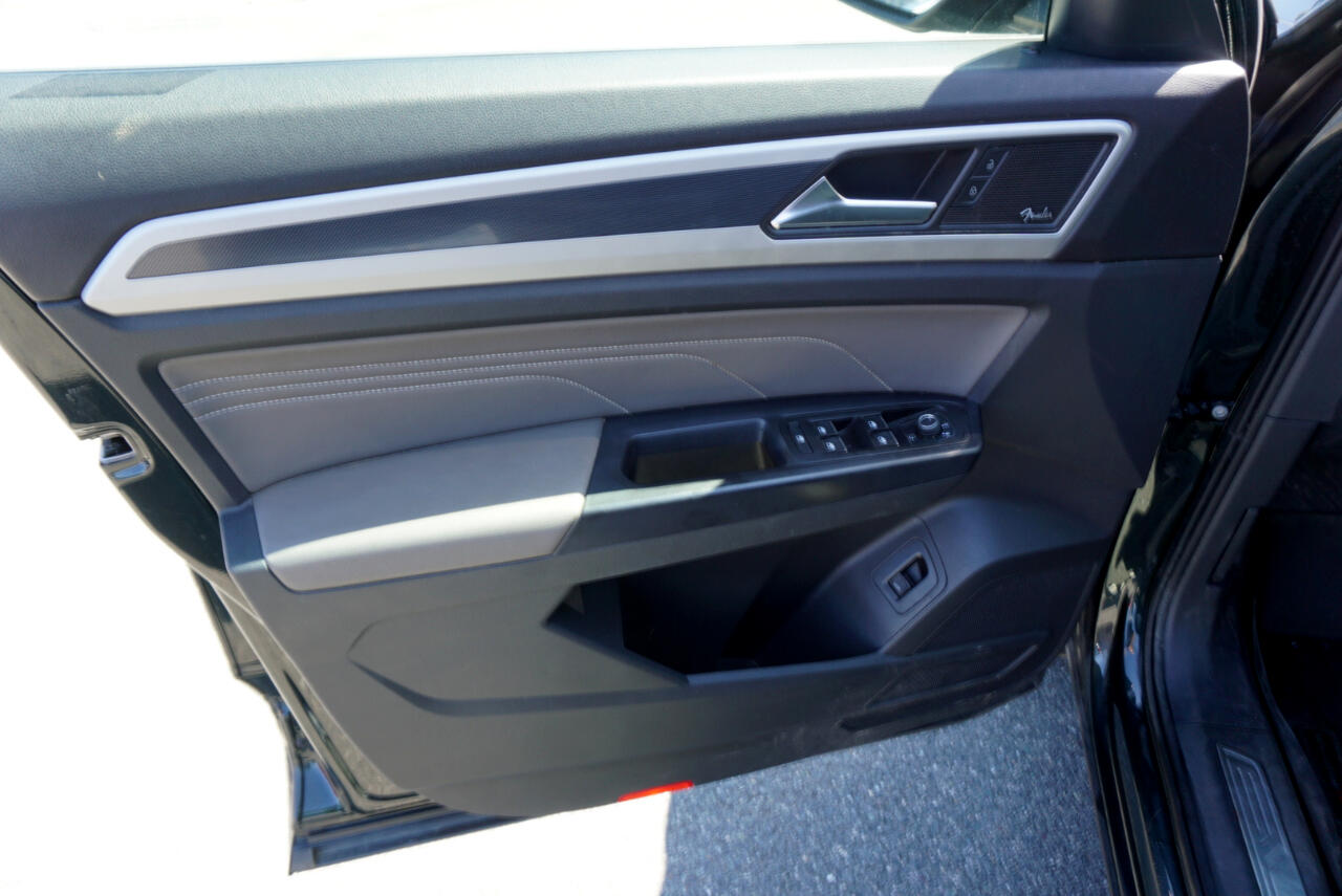 Vehicle image 17 of 29