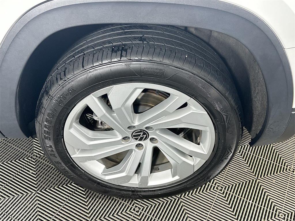 2021 Volkswagen Atlas 3.6L V6 SE Technology Image 10 of 35