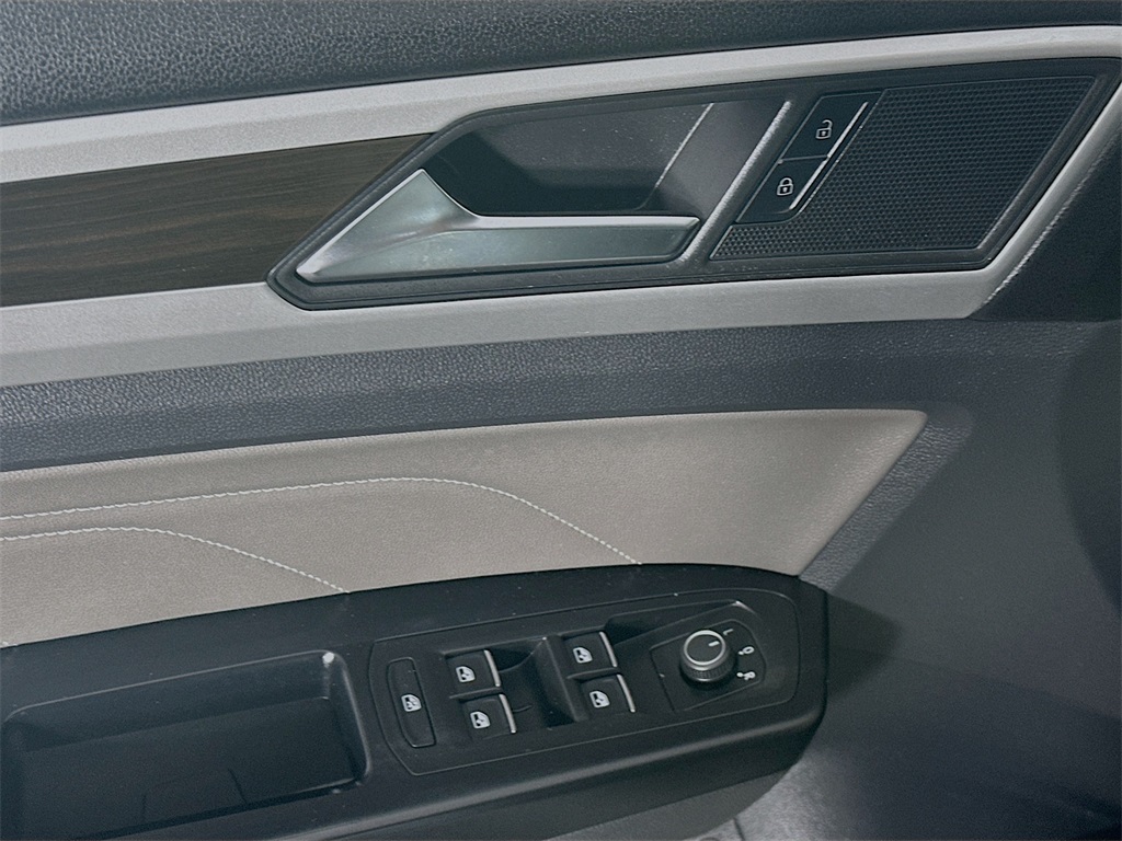 2021 Volkswagen Atlas 3.6L V6 SE Technology Image 25 of 35
