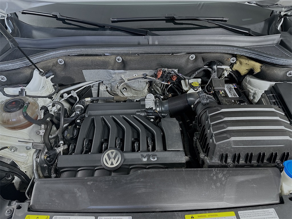 2021 Volkswagen Atlas 3.6L V6 SE Technology Image 9 of 35