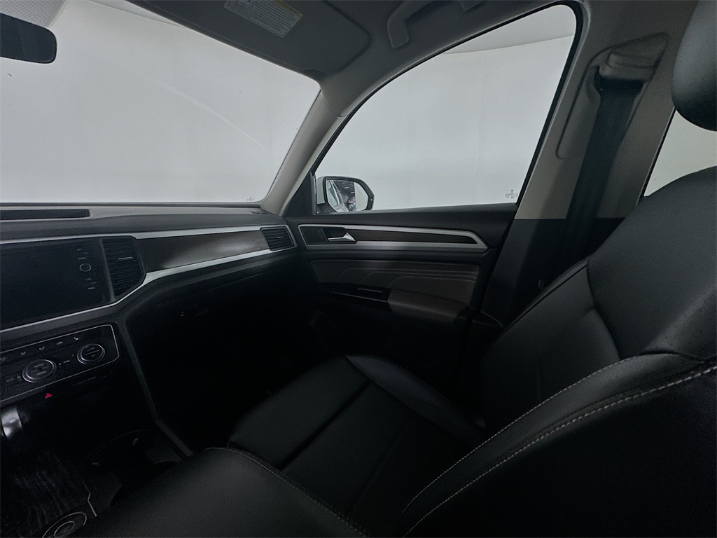 2021 Volkswagen Atlas 3.6L V6 SE Technology Image 16 of 35