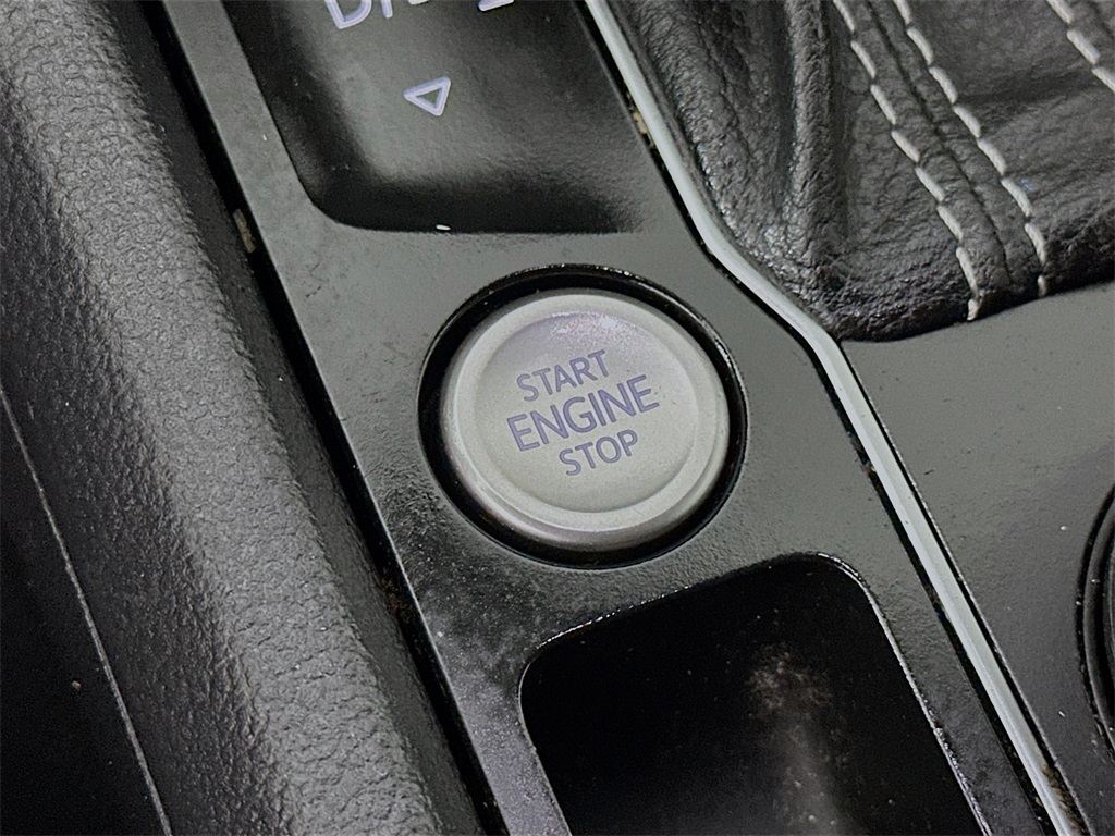 2021 Volkswagen Atlas 3.6L V6 SE Technology Image 33 of 35