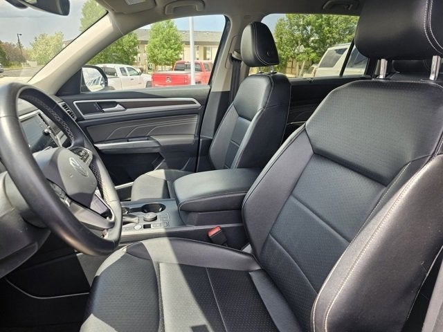 Vehicle image 13 of 32