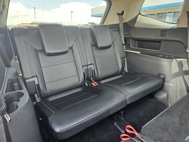 Vehicle image 15 of 32
