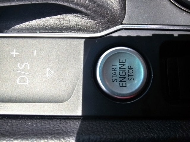 Vehicle image 28 of 32
