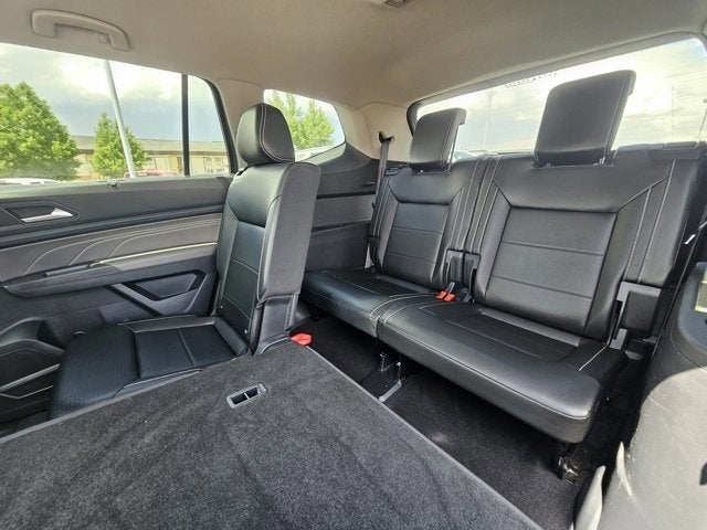 Vehicle image 17 of 32