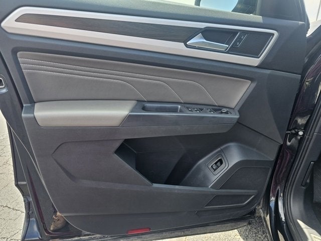 Vehicle image 25 of 32