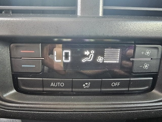 Vehicle image 27 of 32