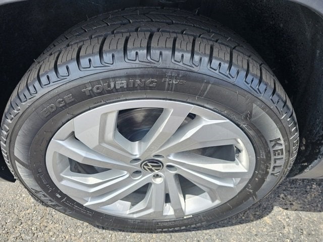 Vehicle image 6 of 32
