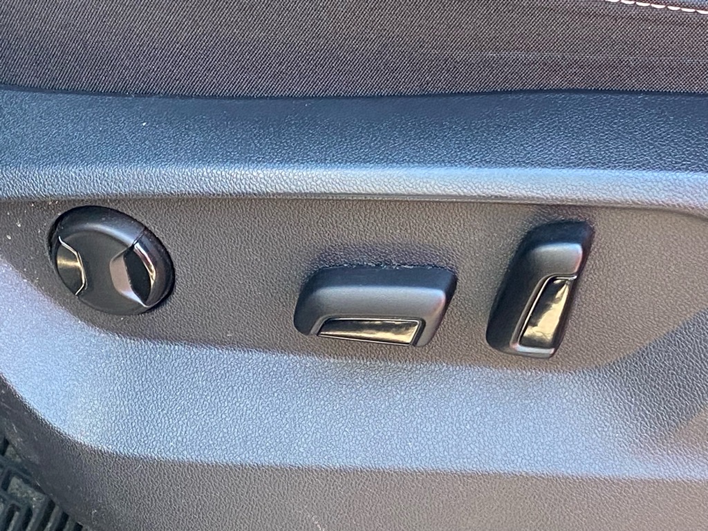 2021 Volkswagen Atlas 3.6L V6 SE Technology Image 16 of 19