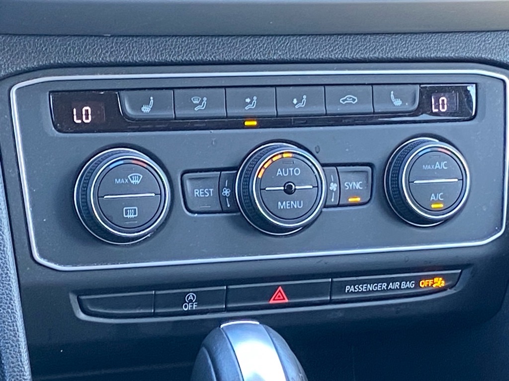 2021 Volkswagen Atlas 3.6L V6 SE Technology Image 14 of 19