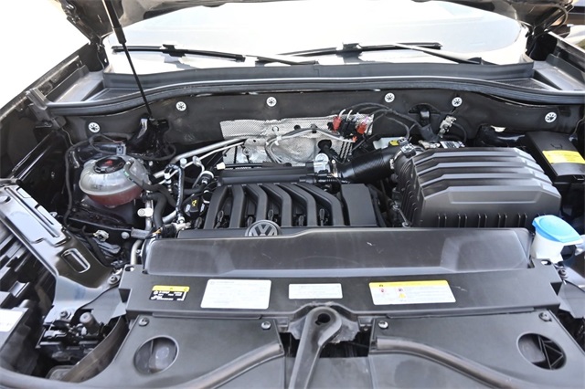 2021 Volkswagen Atlas 3.6L V6 SE Technology Image 6 of 31