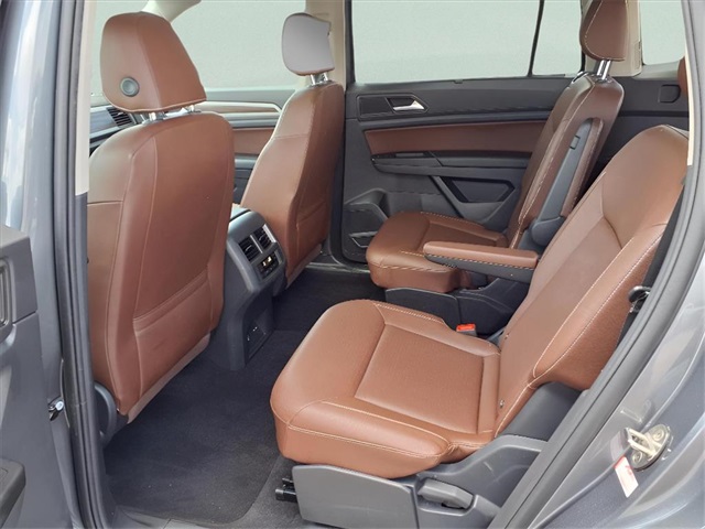 2021 Volkswagen Atlas 3.6L V6 SE Technology Image 11 of 26
