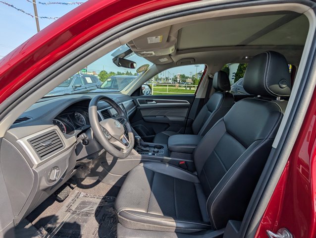Vehicle image 17 of 40