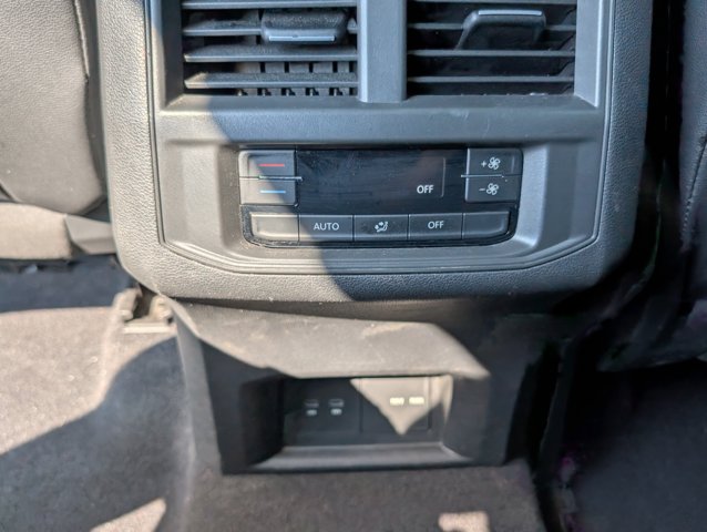 Vehicle image 18 of 40