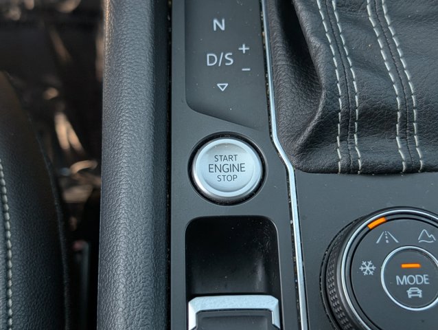 Vehicle image 26 of 40